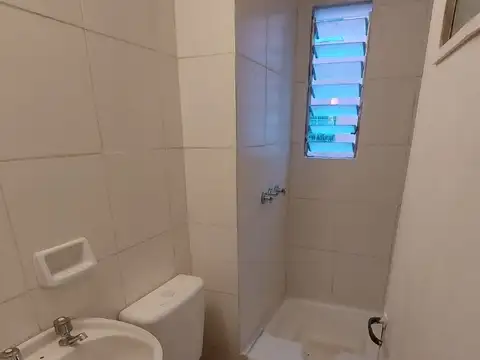 Dpto con 3 dormitrios sobre colectora