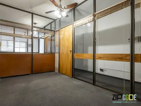 Venta Oficina en San Nicolas con 3 Despachos