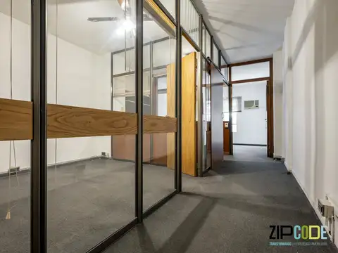Venta Oficina en San Nicolas con 3 Despachos