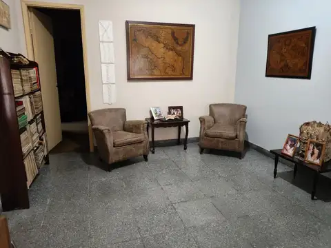 Casa 6 ambientes con 2 baños