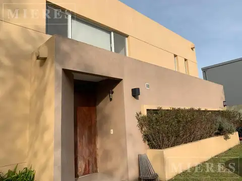 Casa en alquiler Anual en el Barrio El Atardecer