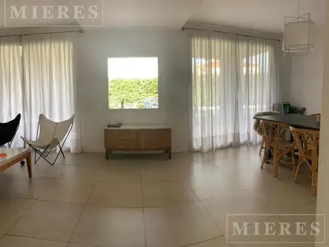 Casa 5 ambientes con 2 baños