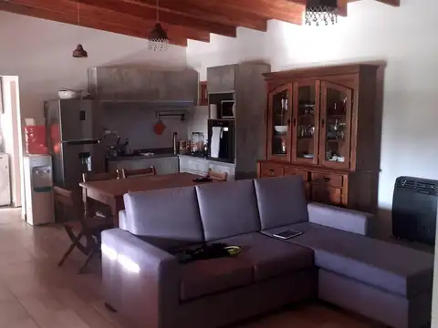 CASA EN VENTA CON AMPLIO TERRENO EN BARADERO.