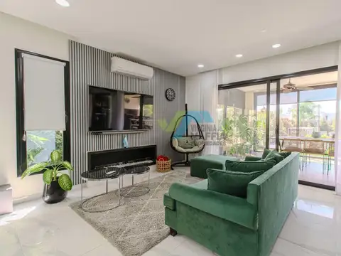 Casa 7 ambientes con 4 baños
