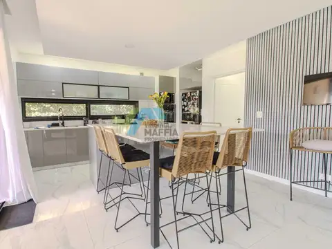 Casa en Venta con 5 cocheras