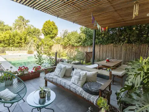 CASA EN VENTA DOS PLANTAS CON PISCINA