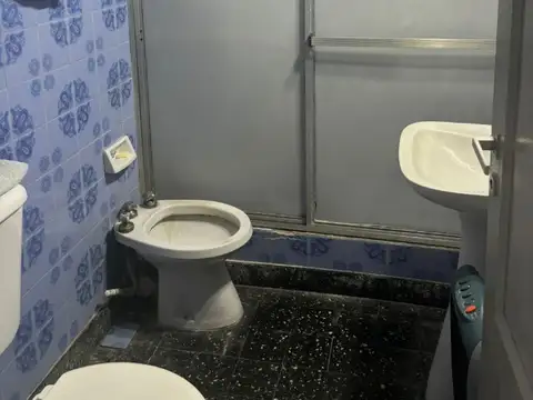 Casa de 3 ambientes con amplio parque en Cruce Varela, Berazategui