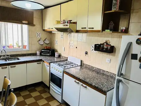 Depto Tipo Casa 5 ambientes con 2 baños
