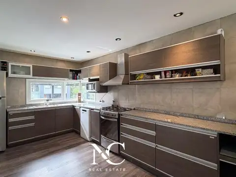 Casa 5 ambientes con 2 baños