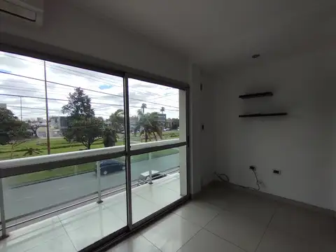 2 dormitorio con placard, amplio living comedor, con cocina incorporada, baño completo, balcón