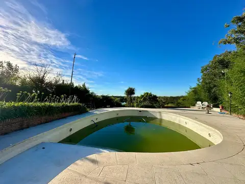 Quinta en Venta en Barrio el Cazador, USD 450.000
