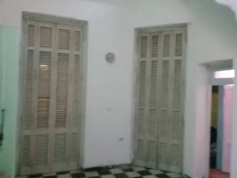 Tipo casa 3 ambientes con patio y terraza