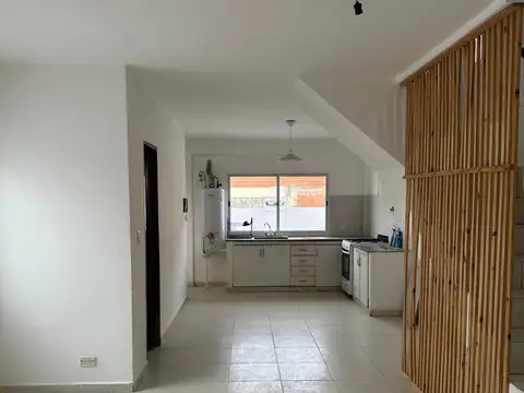 Depto Tipo Casa en Alquiler en Sarandí, $ 950.000