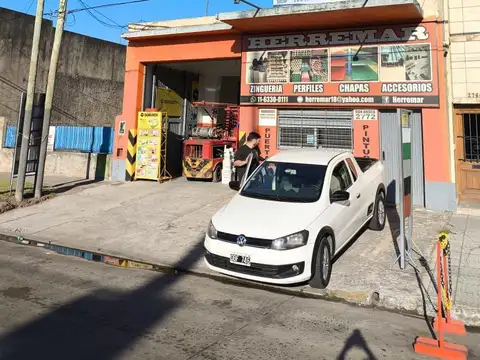 Galpón con Local sobre Av. Don Bosco 2700 | Techo de Losa y Gran Lote