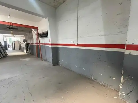 Galpón con Local sobre Av. Don Bosco 2700 | Techo de Losa y Gran Lote