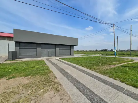 Local 336 m2 - Av. Fortunato de la Plaza (ex 39) y Udine