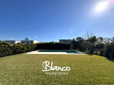 Casa 5 ambientes con 4 baños