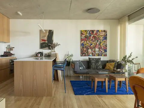 Ciudad de la Paz 100, Piso 1