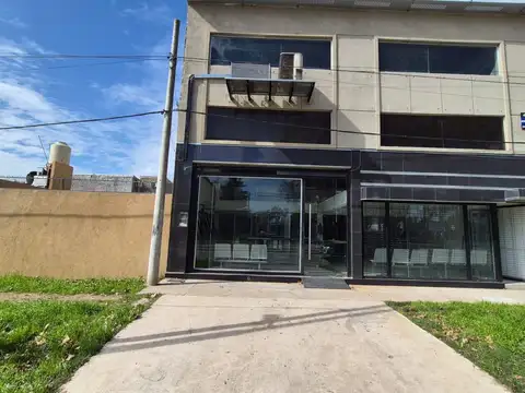 Local comercial de 260 m2 con camara de frio