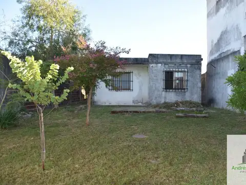 Casa en venta 2 dormitorios a refaccionar en Concordia