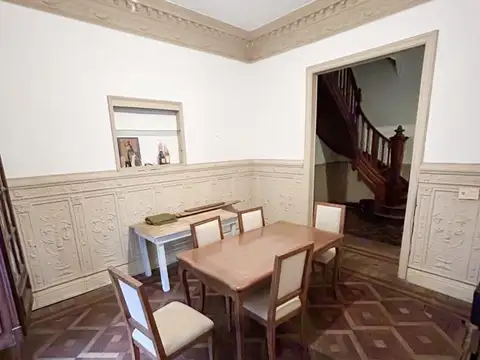 Casa 8 ambientes con 2 baños