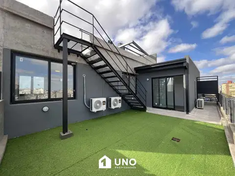 Ituzaingo y Buenos Aires - Amplio Dpto de 2 Dormitorios Externo. Cochera disponible.