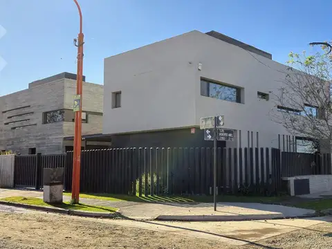 En Venta Dúplex de Diseño Terminaciones de Primera / B° Los Tordos Cipolletti /3 dorm /Apto Crédito