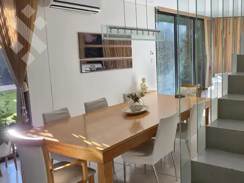Depto Tipo Casa en Venta con 1 cocheras