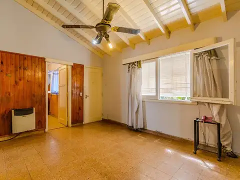 Casa 6 ambientes con 2 baños