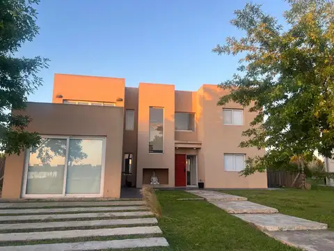 Casa en Alquiler Temporario, 4 Dormitorios, en San Sebastian, Pilar, GBA Norte