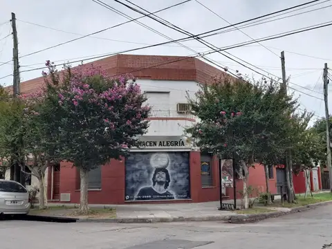 DEPARTAMENTO DE 5 AMB. EN 1° PISO P/ESCALERA EN HAEDO CHICO