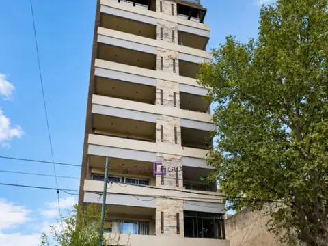 Excelente departamento monoambiente en cuarto piso en Avenida Olivera