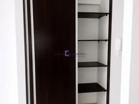 Excelente departamento monoambiente en cuarto piso en Avenida Olivera
