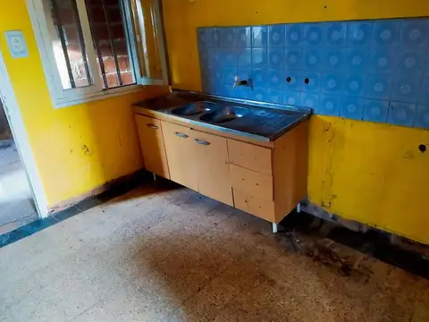 Casa 4 ambientes con 1 baño