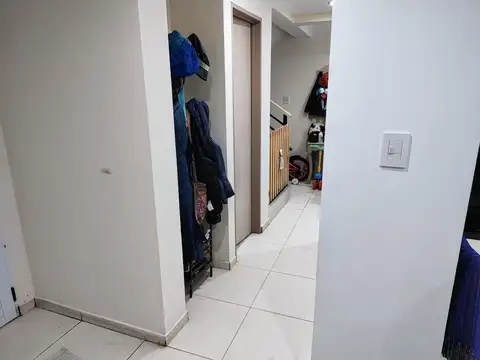 CASA VENTA LA PLATA 2 DORMITORIOS CON ESCRITORIO