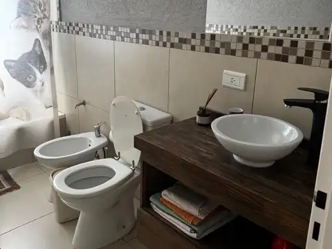Casa 6 ambientes con 4 baños