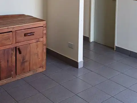 Casa en Alquiler con 2 cocheras