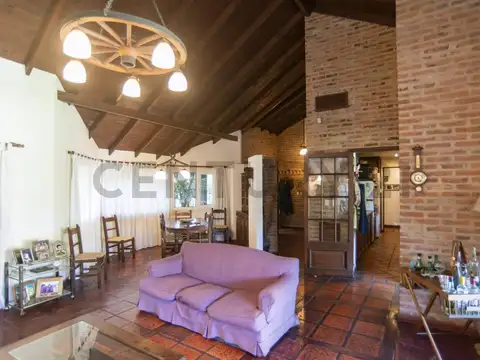 Casa 6 ambientes con 3 baños