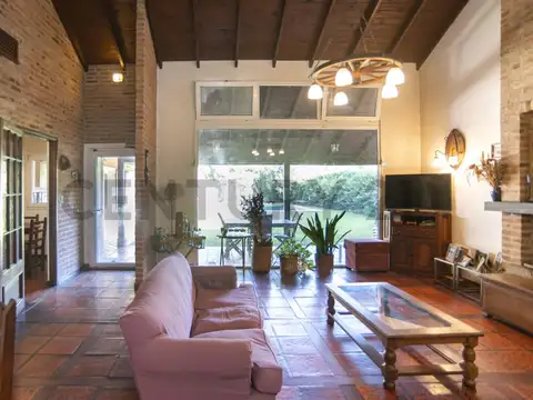 Casa en Venta con 2 cocheras