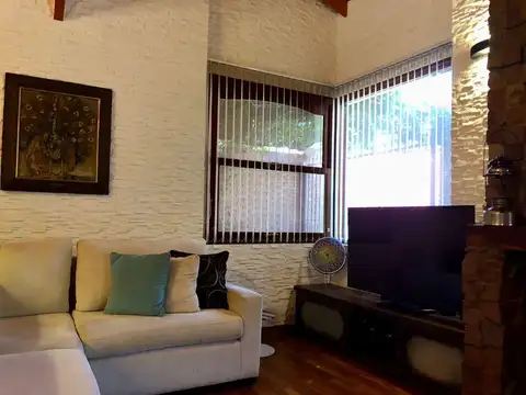 Casa 7 ambientes con 4 baños
