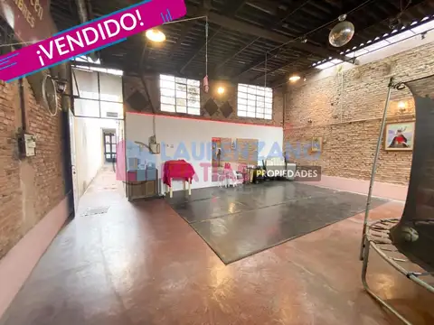   VENDIDO   LOCAL CON ENTRADA INDEPENDIENTE DE 166 m² - VILLA PUEYRREDON