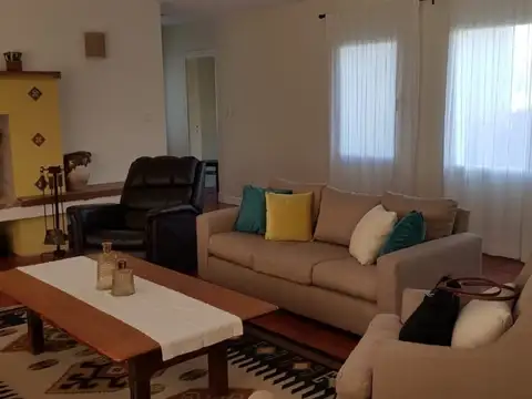 Casa 5 ambientes con 3 baños