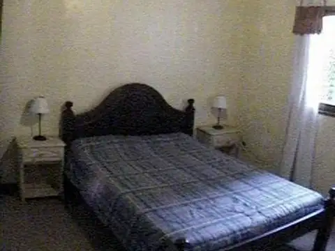 Casa en Microcentro apto uso profesional. 3 ambientes amplios, jardín propio. Sin expensas
