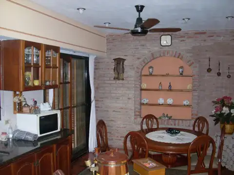 Casa 5 ambientes con 3 baños