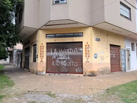 LOCAL COMERCIAL EN OCHAVA 54 M2 APROX.   TRIFASICA  