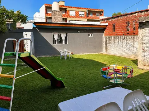 VENTA CASA EN QUILMES PARQUE Y GARAGE -OPORTUNIDAD