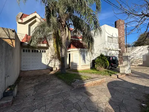 VENTA CASA 3 DORMITORIOS BARRIO VELEZ SARSFIELD