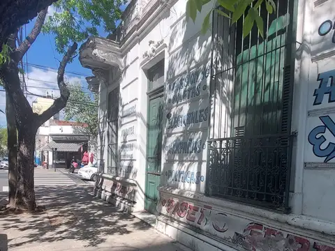 Esquina sobre lote 13x12. A metros de san juan y boedo.