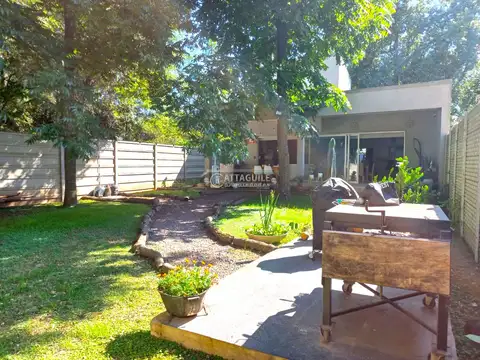 Casa en Venta con 3 cocheras