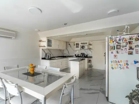 Casa 6 ambientes con 3 baños